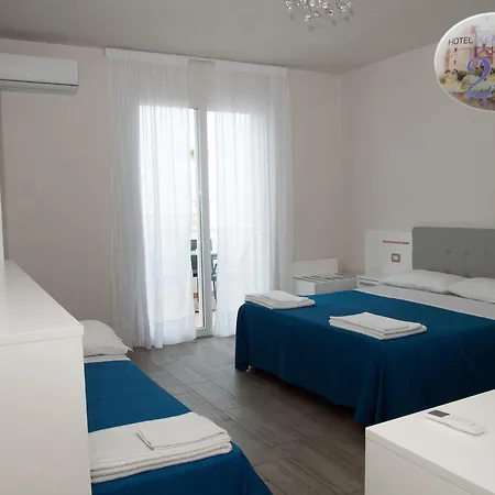 Giovanna מלון מרינה די מנקוורסה